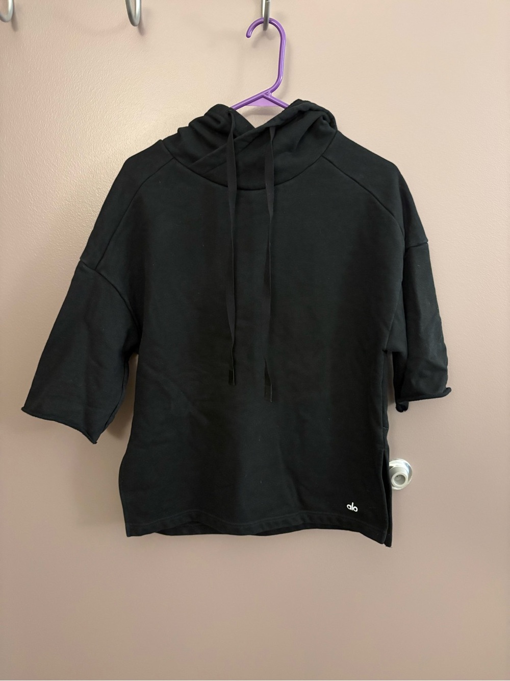 ALO Yoga Black Short-Sleeve Hooded Pullover